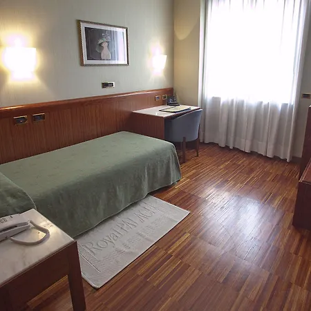 Palace Civitanova - Stazione, Centro Citta E Mare 4* チヴィタノーヴァ・マルケ