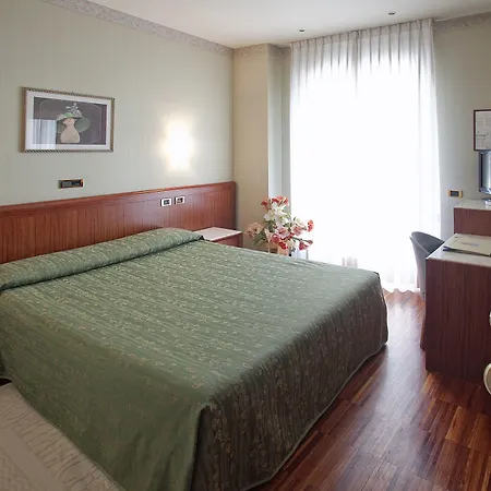 Palace Civitanova - Stazione, Centro Citta E Mare فندق 4*