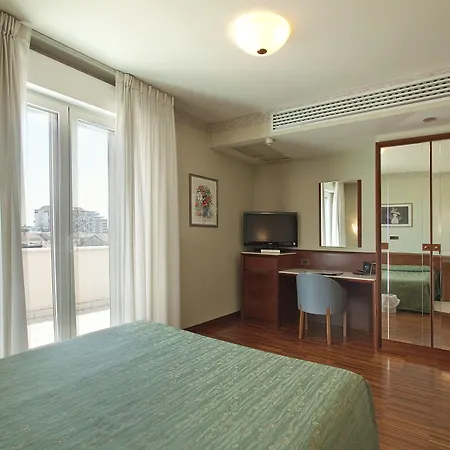 Palace Civitanova - Stazione, Centro Citta E Mare チヴィタノーヴァ・マルケ