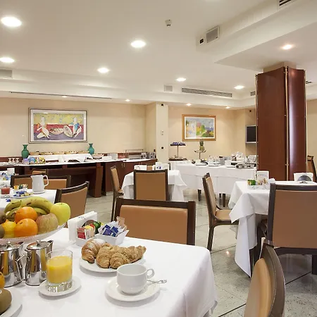 Palace Civitanova - Stazione, Centro Citta E Mare 4* تْشيفيتانوفا ماركي