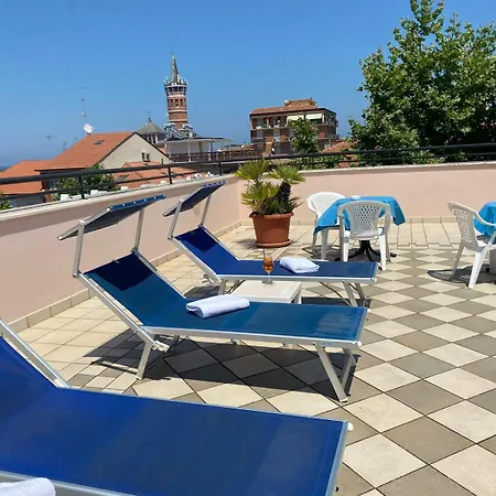 Palace Civitanova - Stazione, Centro Citta E Mare צ'יביטאנובה מארקה